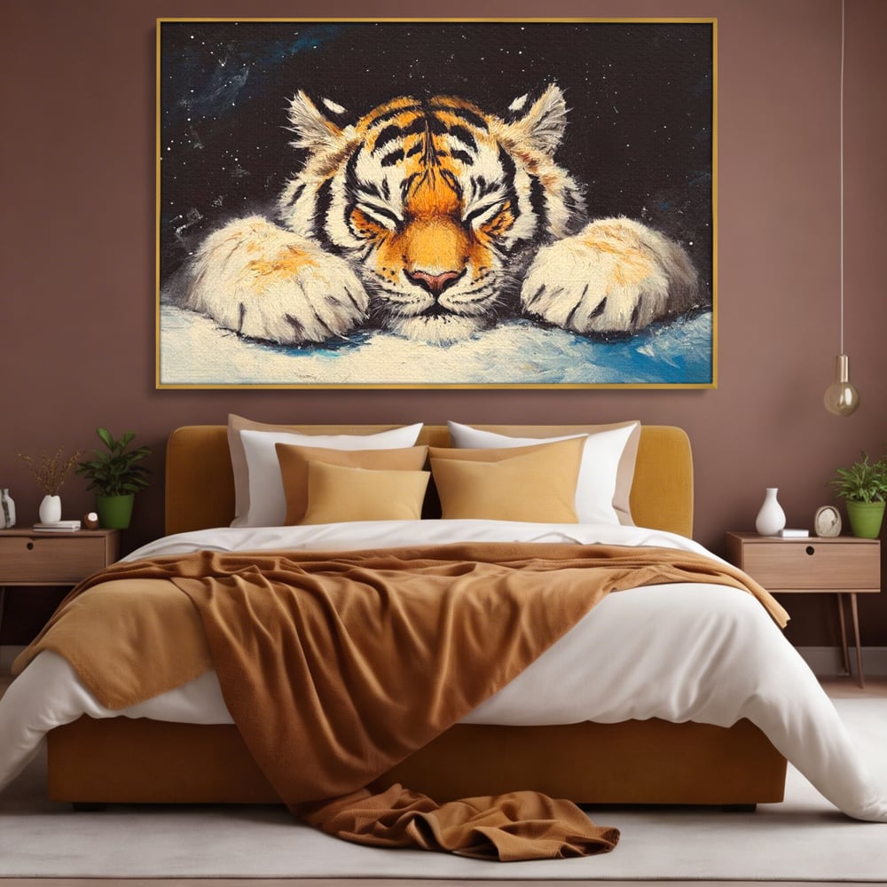 Tablou canvas cu tablou canvas cu pui de tigru dormind, in rama de aluminiu auriu, pe perete intr-un dormitor